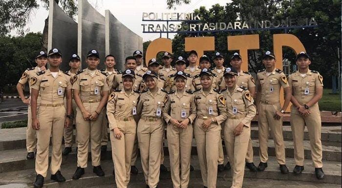 keuntungan sekolah kedinasan